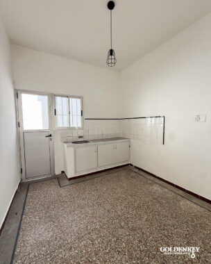 8 (32)